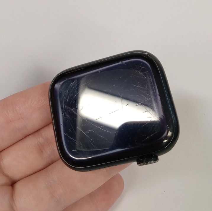 Apple Watch Series 8 45mm (Midnight, Unlocked) *Heavy Scratches* Full Function!