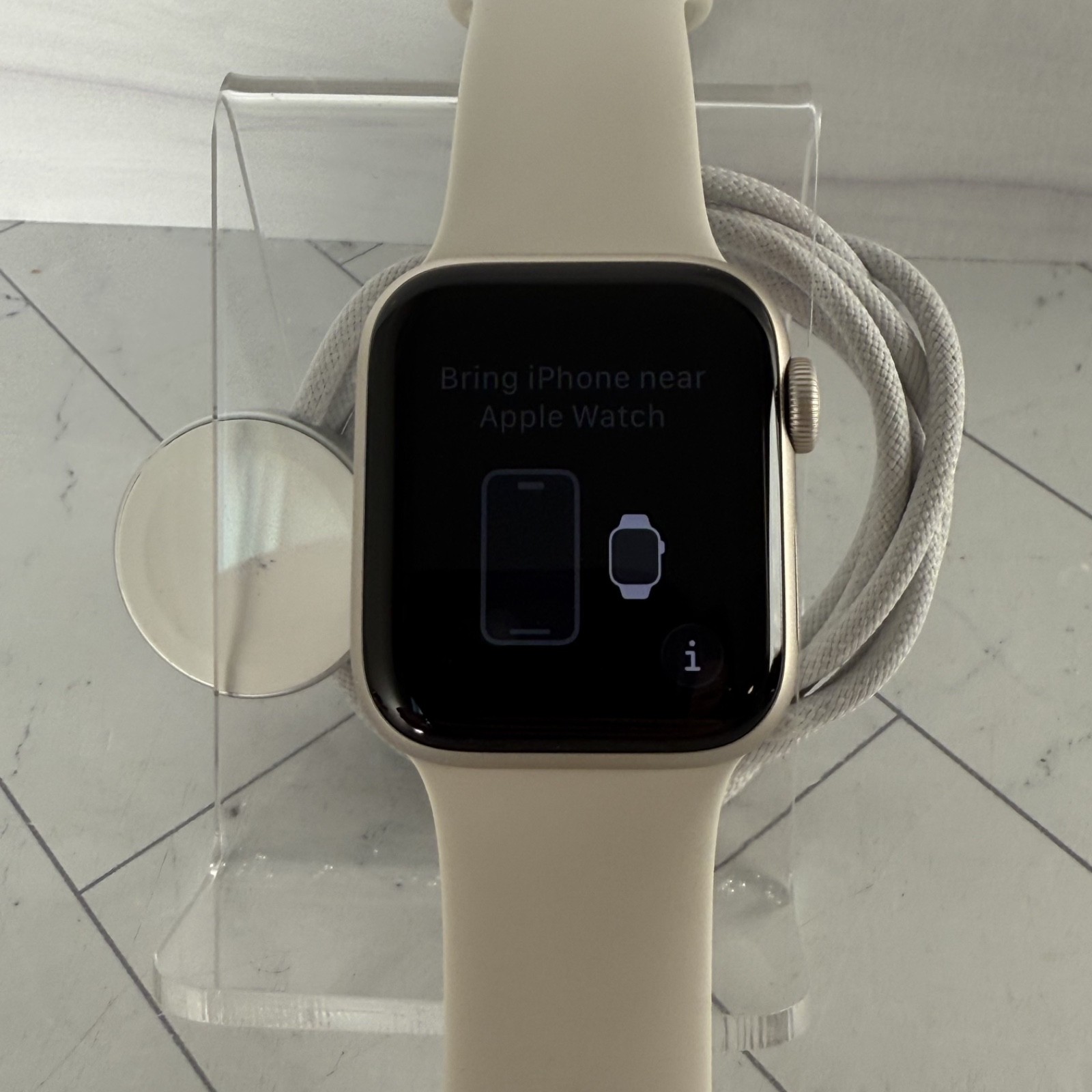 Apple Watch SE 3rd Gen A3326 WiFi + GPS Cellular Unlocked 40mm Starlight #H251