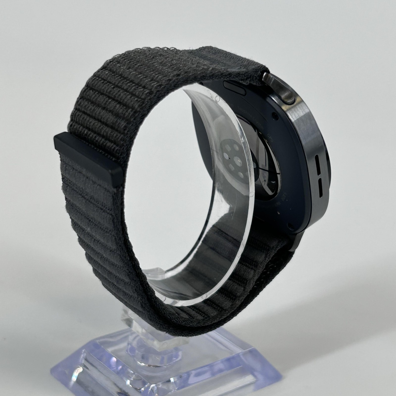 Samsung Galaxy Watch8 44mm Graphite Aluminum (GPS) w/ Fabric Band – Excellent