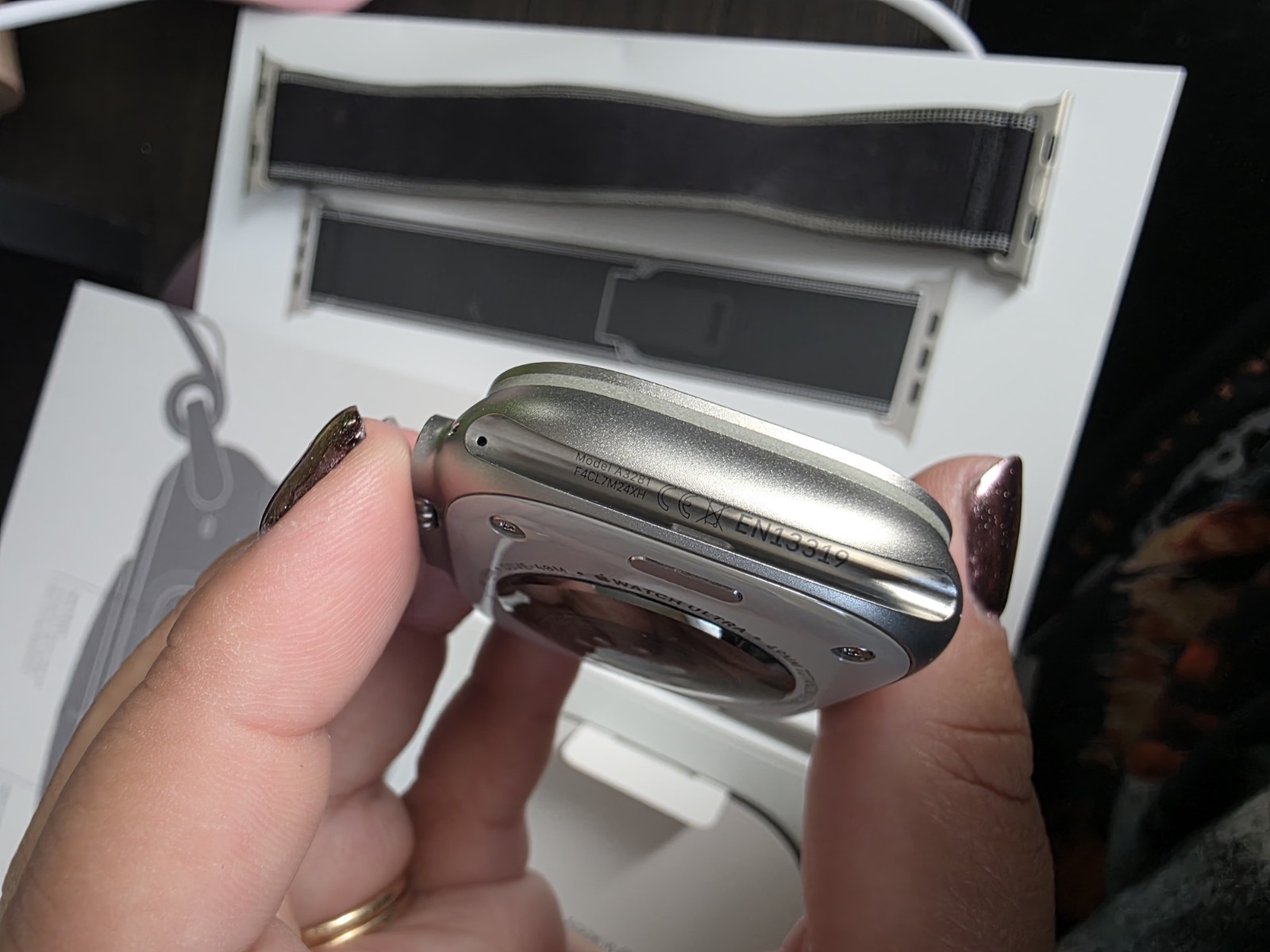 Apple Watch Ultra 3 GPS + Cellular, 49mm Natural Titanium With Trail Loop
