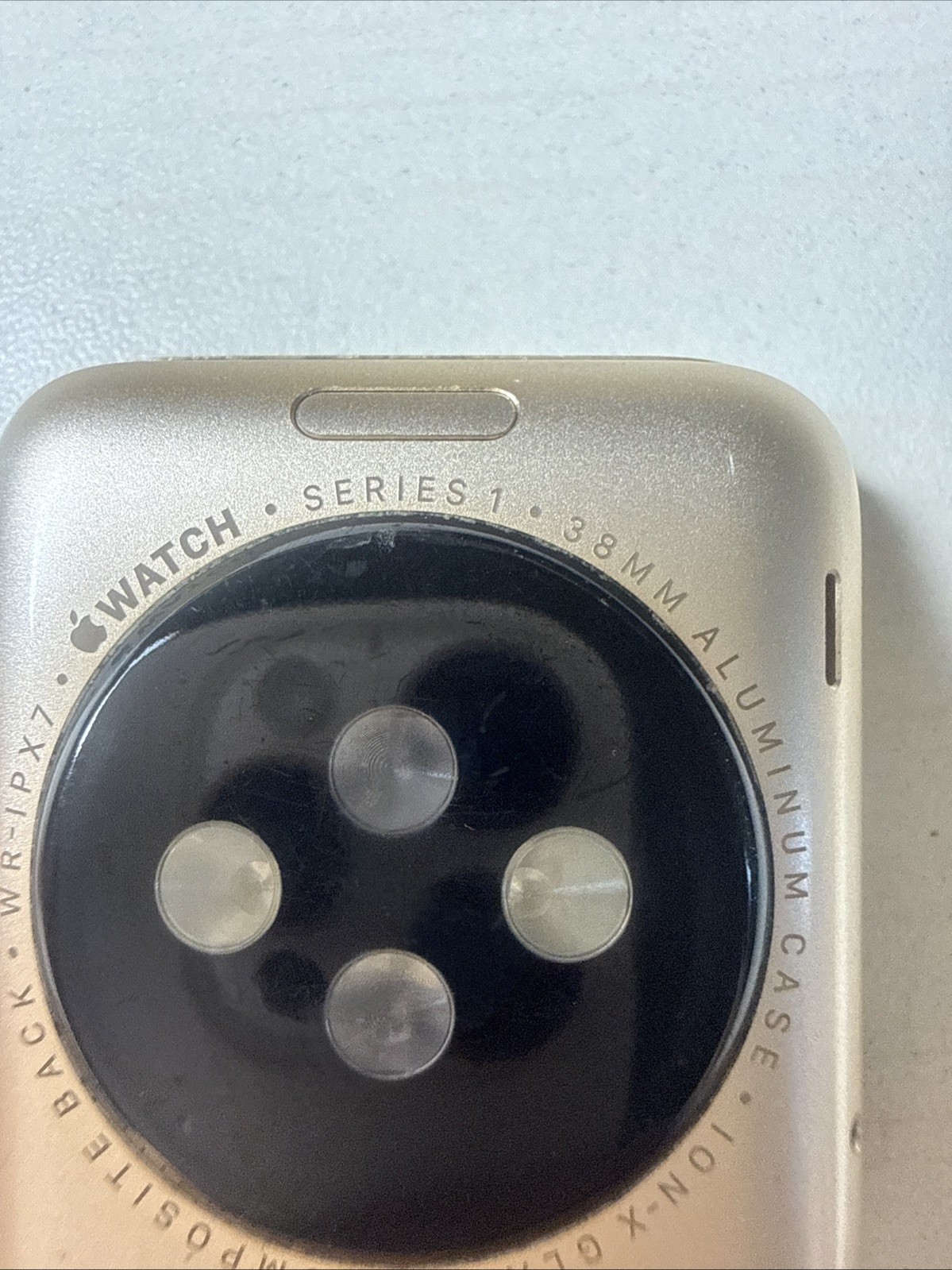 Apple Watch Series 1 8GB – A1802 – Gold Aluminum GPS Good Condition