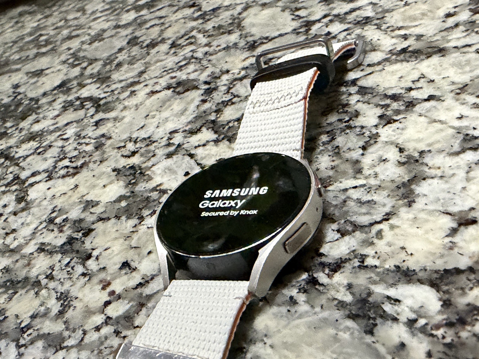 Samsung Galaxy Watch6 SM-R930 40mm Gold Aluminum Case with Cream Sport Band…