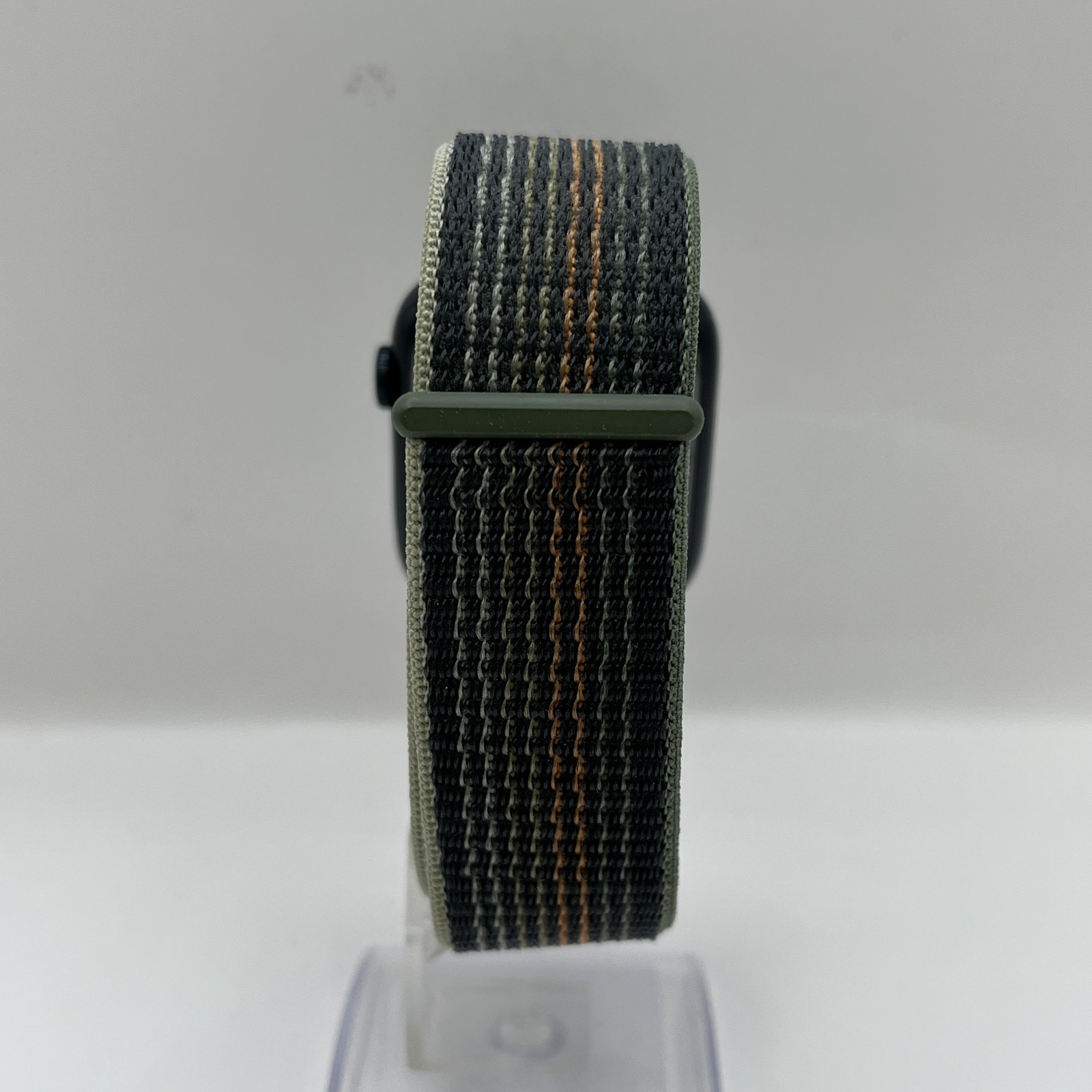 Apple Watch (Series 8) 45mm Space Black Aluminum (GPS) w/ Sport Loop – Excellent
