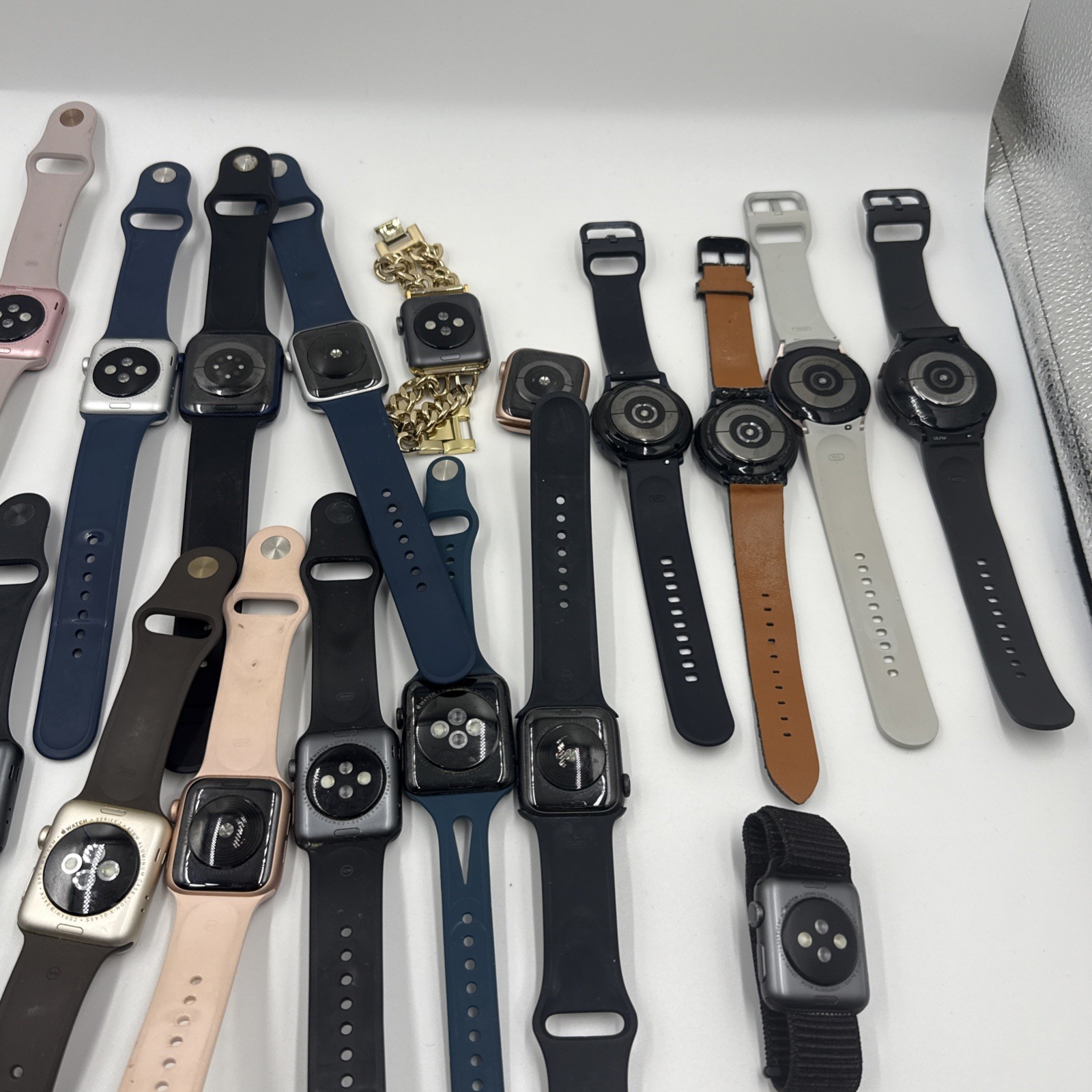 Lot of 24 Apple Watches Series SE, 6, 3, 2 & 1 + Samsung Watch’s Parts/Repair⚠️