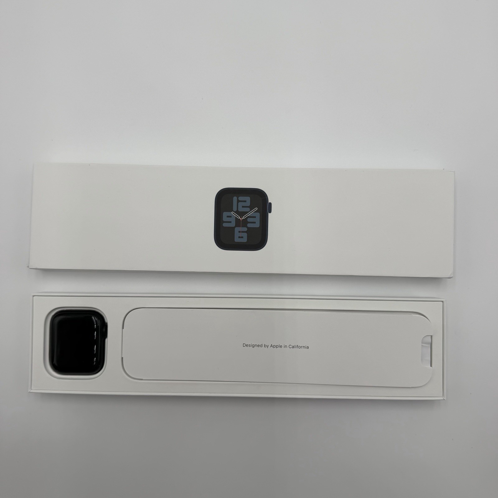 Apple Watch SE (2022) 44mm Midnight Aluminum Case with Sport Band, M/L (GPS)
