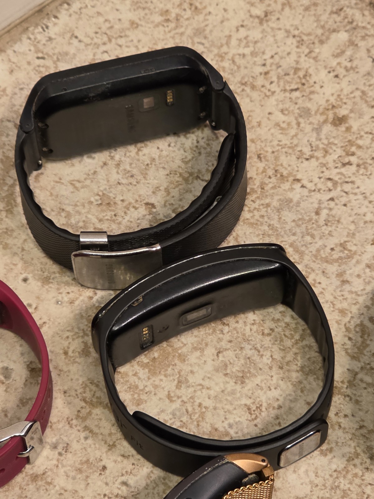 8 Samsung Galaxy Gear Fit/Fit 2 ( AS IS FOR PARTS OR REPAIR )( UNTESTED ) *READ