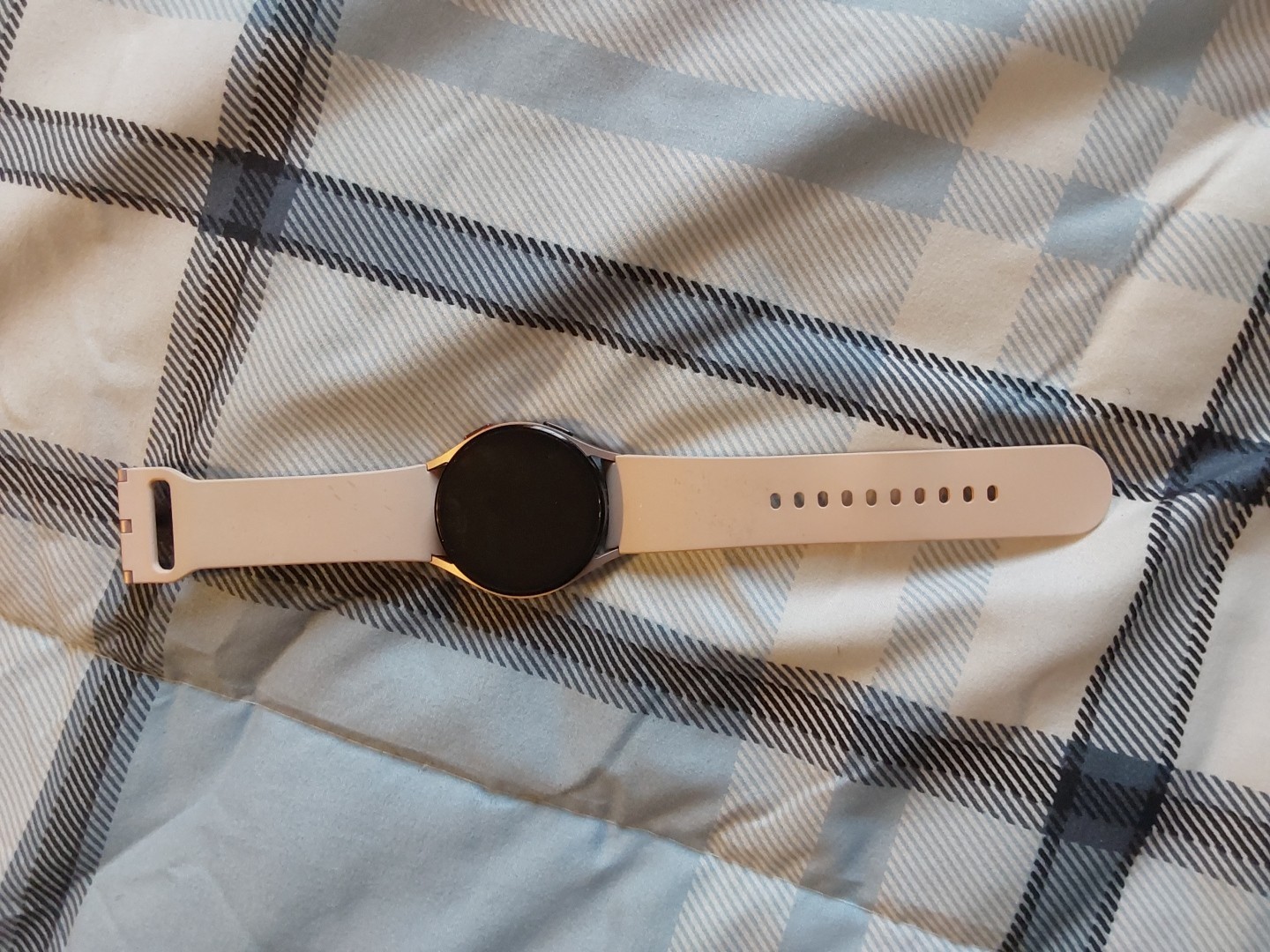 Samsung Galaxy Watch 4 – 40mm Rose Gold Pale Pink