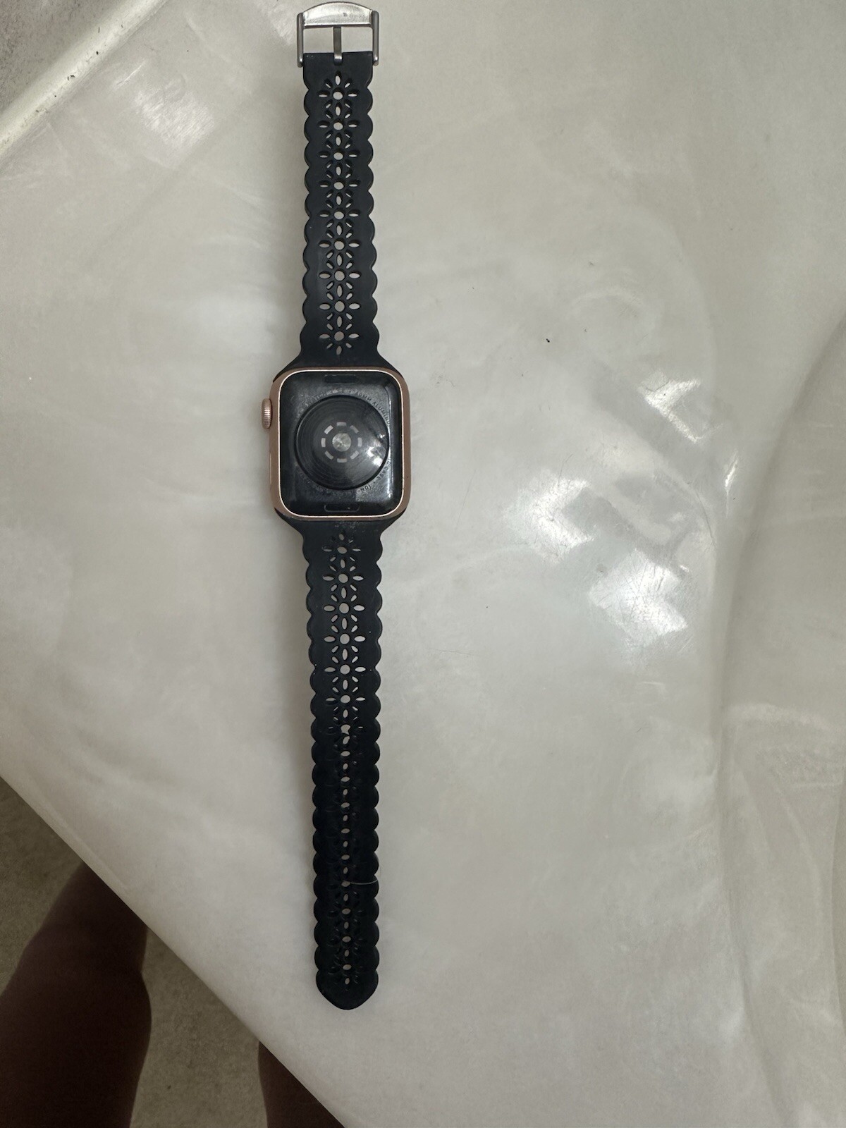 Apple Watch SE 40mm Gold Aluminum Case with Pink Sand Sport Band – Regular (GPS