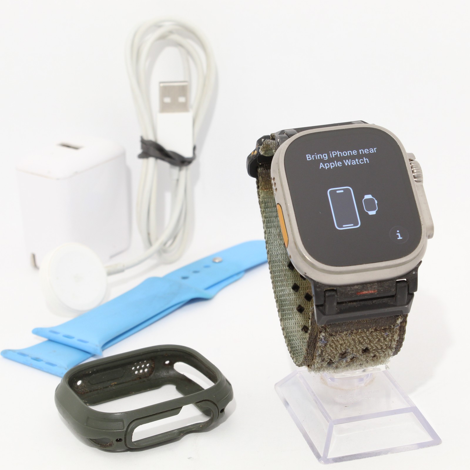 Excellent Apple Watch Ultra 1st Gen 49mm Titanium Case GPS + Cellular – BUNDLE