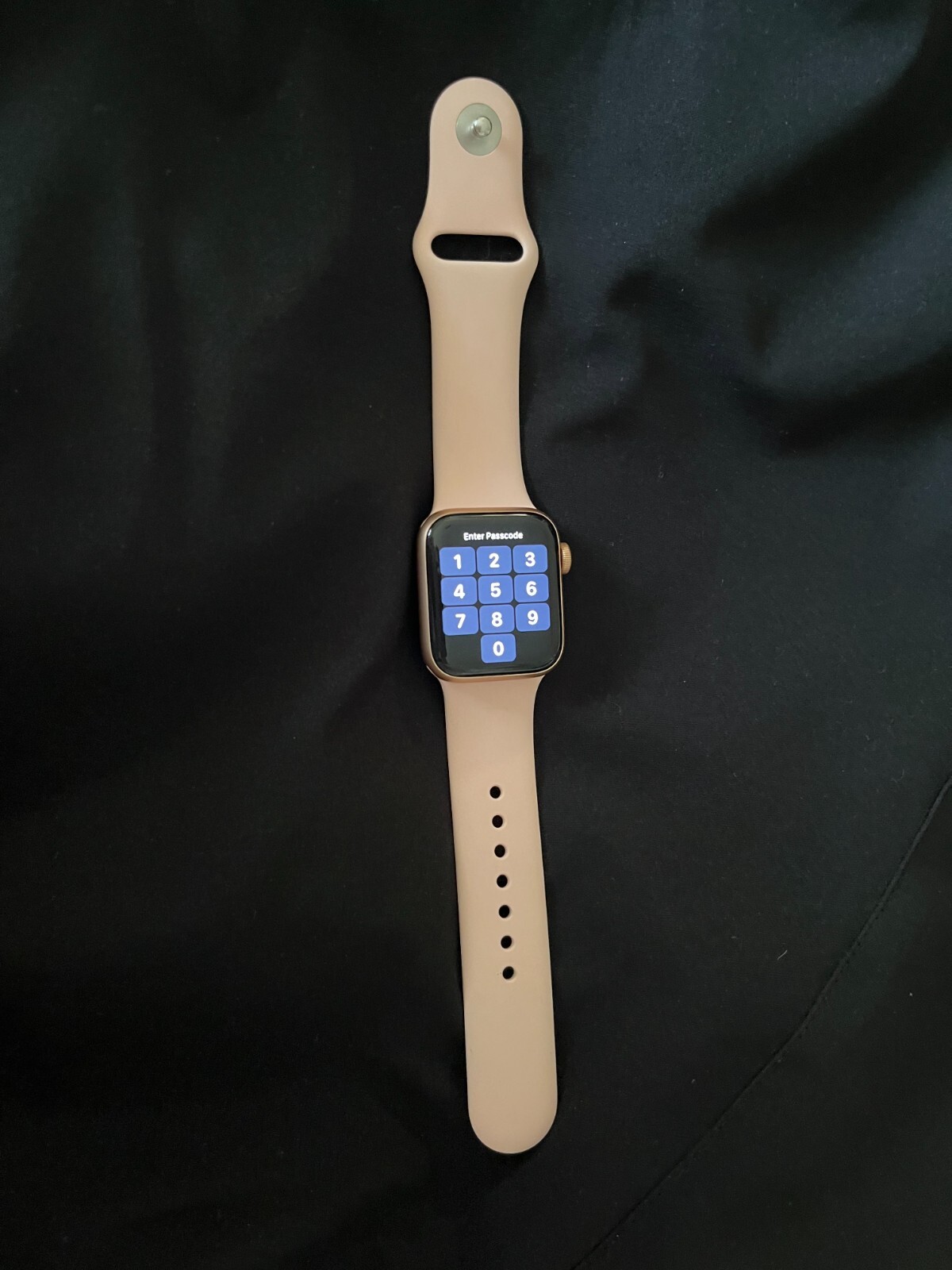 Apple Watch SE 40mm Gold Aluminum Case with Pink Sand Sport Band – Regular (GPS)