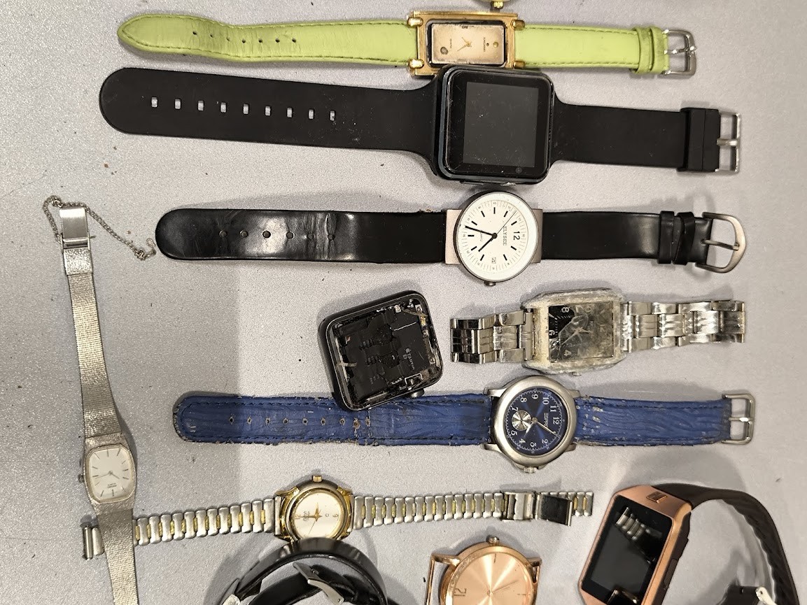 Lot of 20 Mixed Model Watches Untested – Vintage & Modern