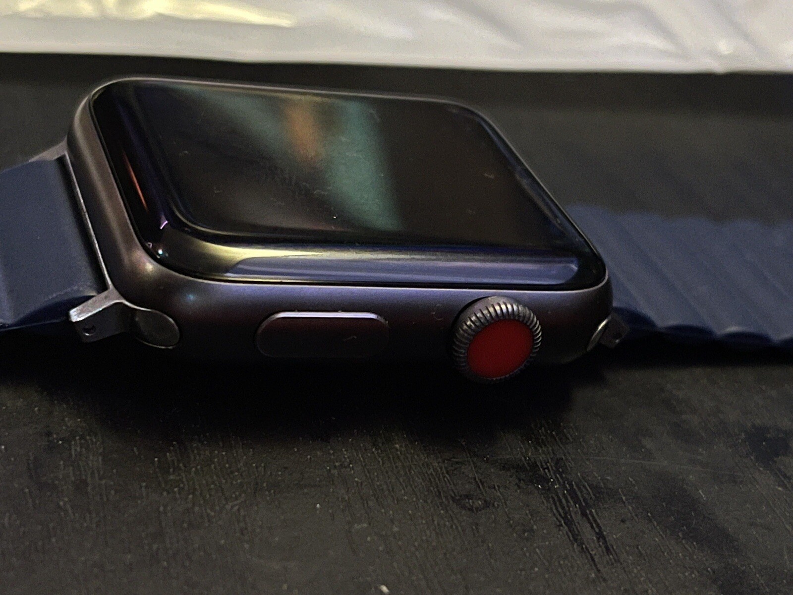 Apple Watch Series 3 A1861 42mm Cellular Space Gray W/ 2 Magnetic Bands Red/blu