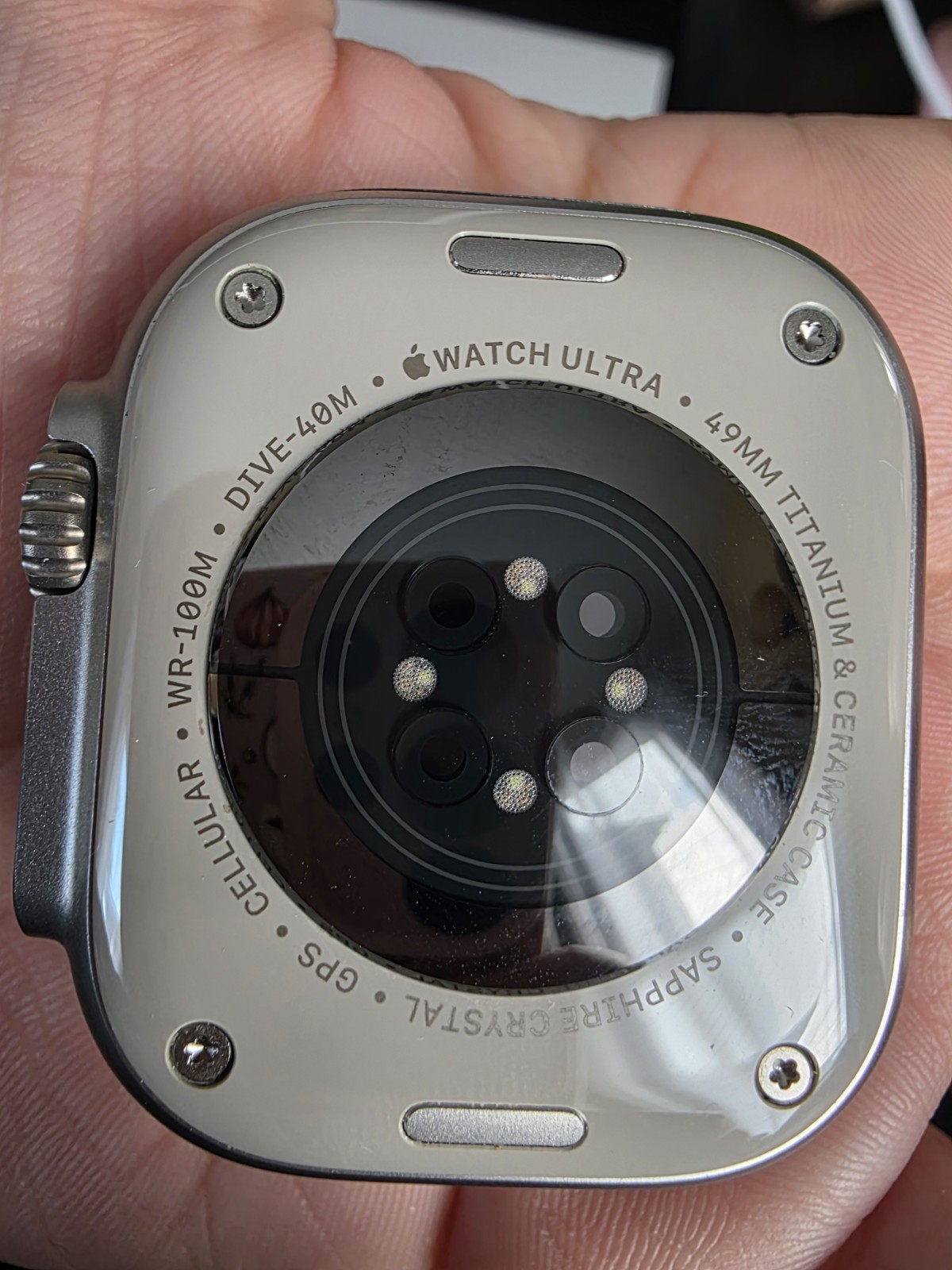 Apple Watch Ultra 3 GPS + Cellular, 49mm Natural Titanium With Trail Loop