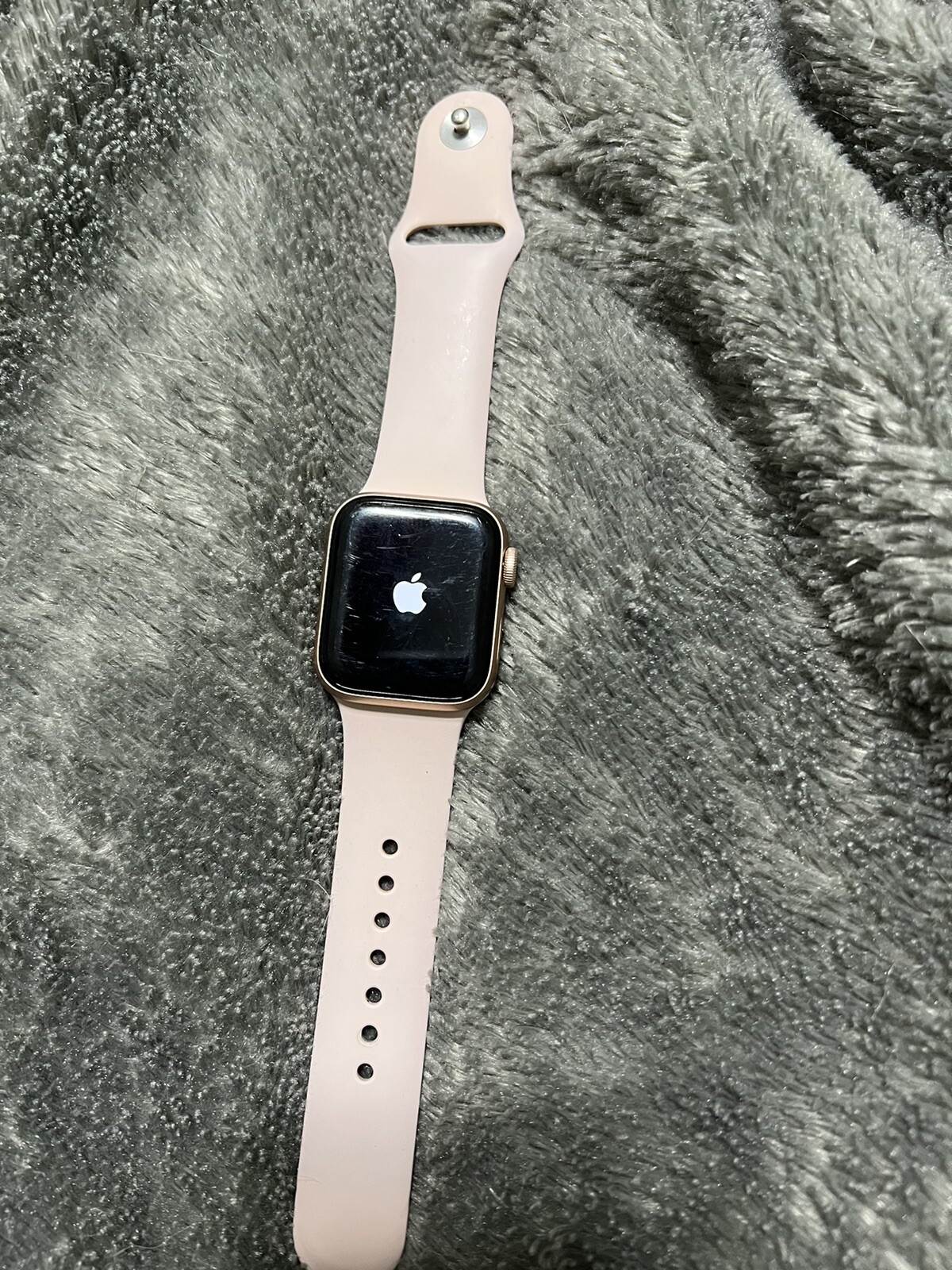 Apple Watch Series 6 40mm Gold Aluminum Case with Pink Sand Sport Band