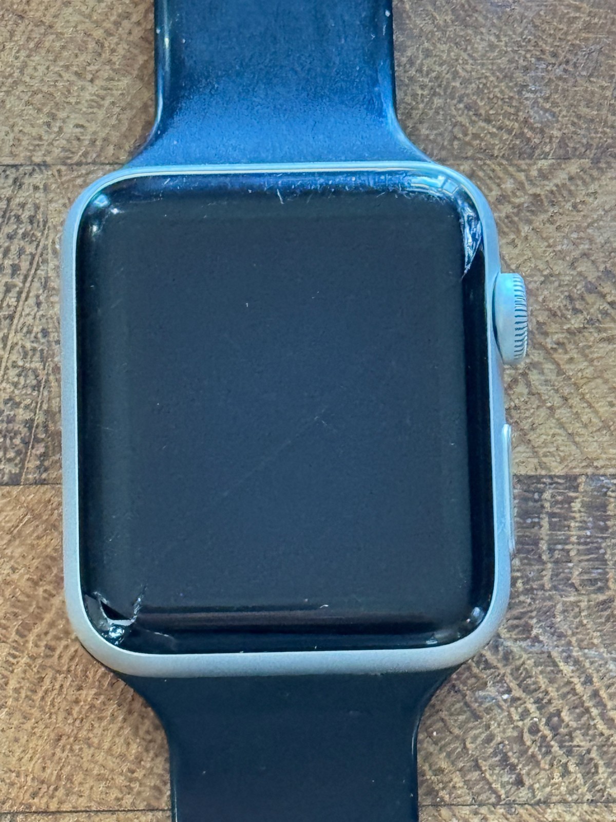 Apple Watch Series 3 42 mm GPS+LTE Silver case *Cracked Screen*