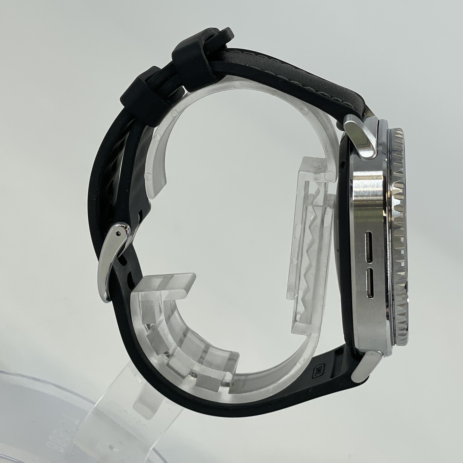 Samsung Galaxy Watch8 Classic 46mm Black Stainless (LTE) w/ Black Hybrid – 9/10