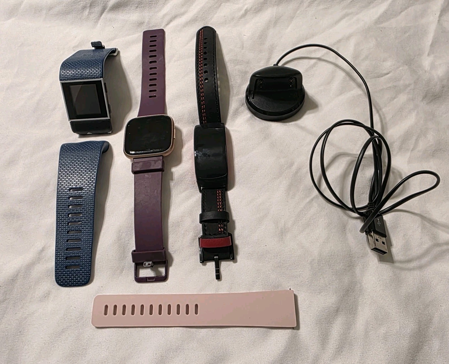Smartwatch Lot (3) Samsung Gear Fit 2 Fitbit Versa 2 Surge for Parts and Repair