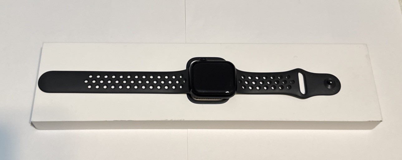 Apple Watch Series 7 GPS 41mm Midnight Aluminum Case w/ Band Smartwatch GPS