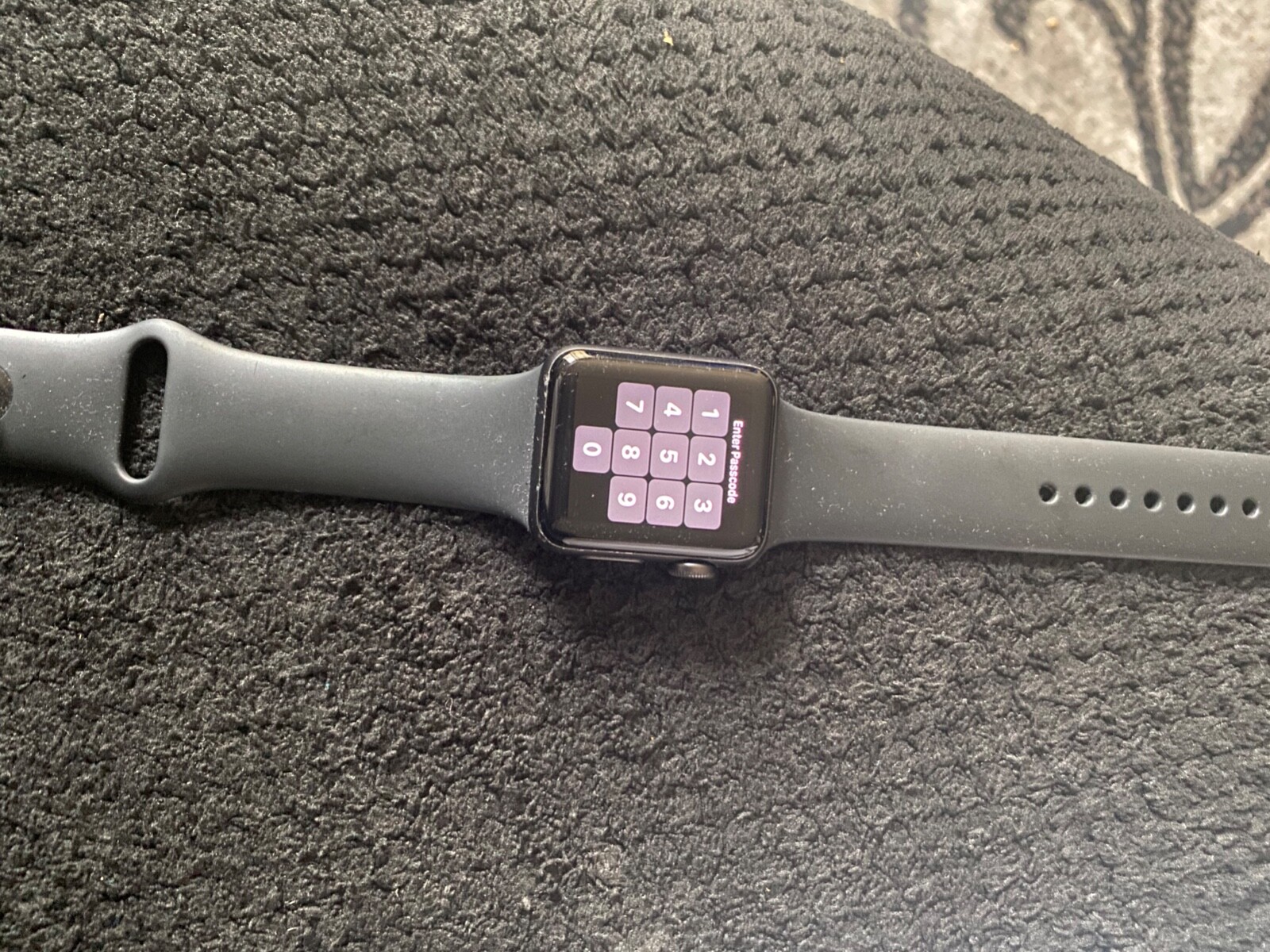 Apple Watch Series 3 38 mm Gray Case Black Aluminium Smartwatch – MTF02LLA