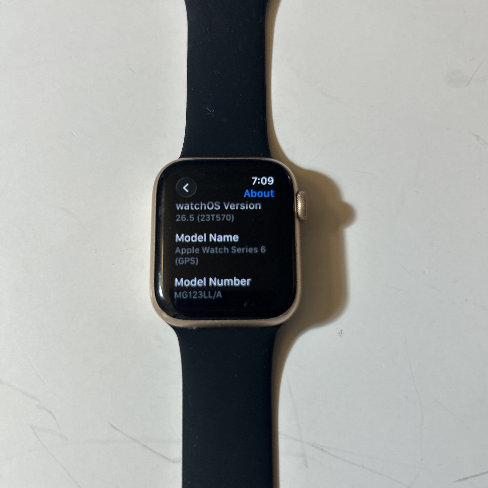 Apple Watch Series 6 40mm GPS Gold Aluminum Pink Sand Sport Band