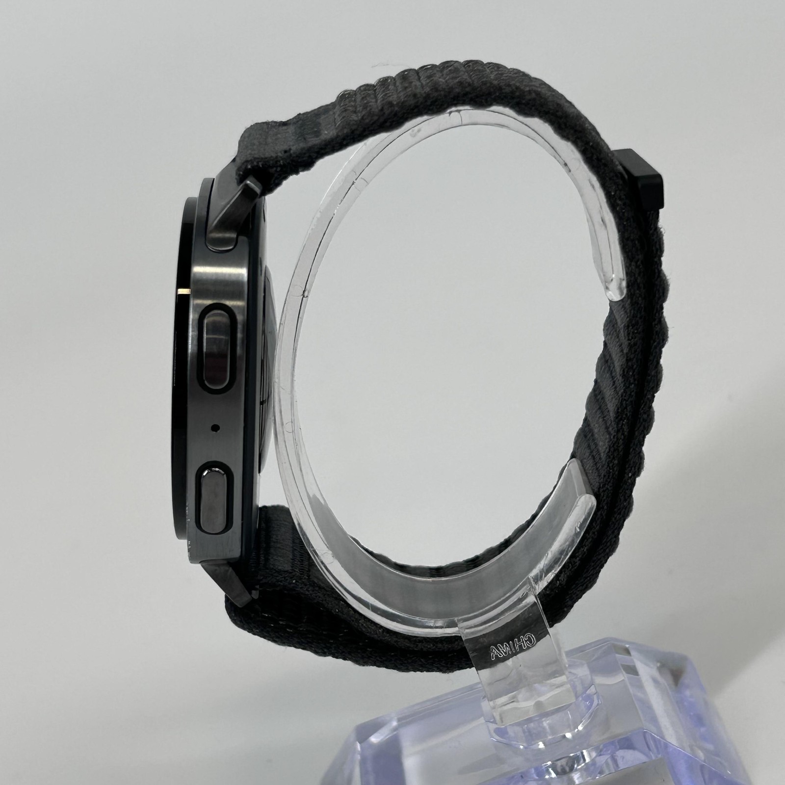 Samsung Galaxy Watch8 44mm Graphite Aluminum (GPS) w/ Fabric Band – Excellent