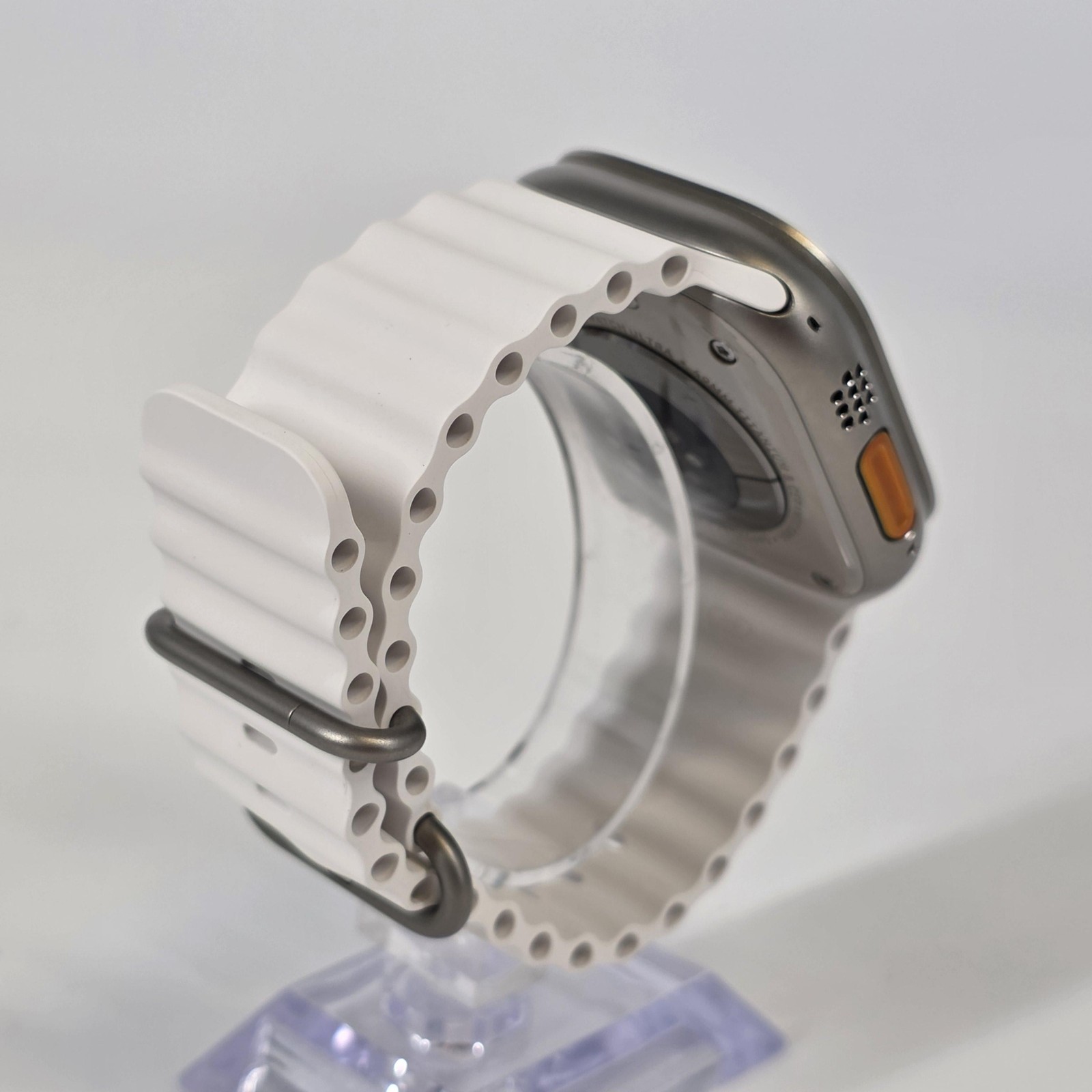 Apple Watch (Ultra) 49mm Titanium (LTE) w/ White Ocean Band – Excellent