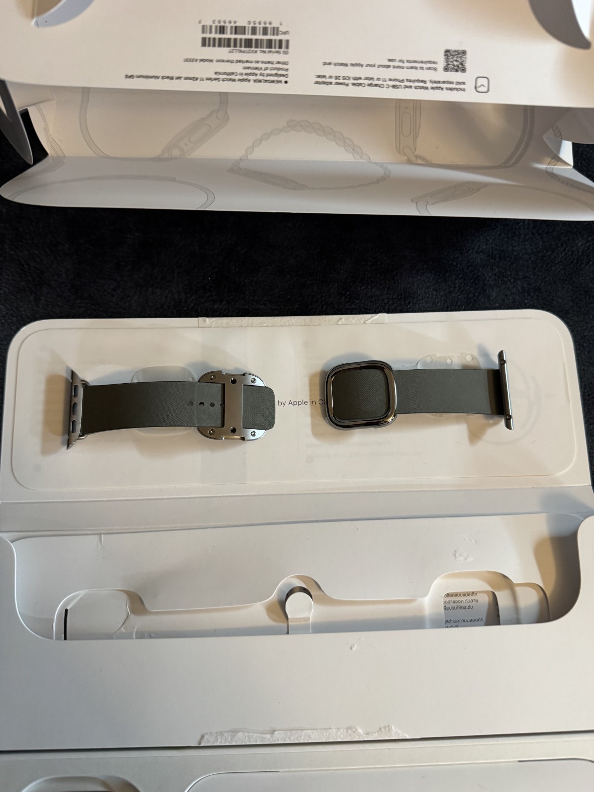 Apple Watch Series 11 GPS, 42mm Jet Black Aluminum Case with Sage Gray BandSMALL