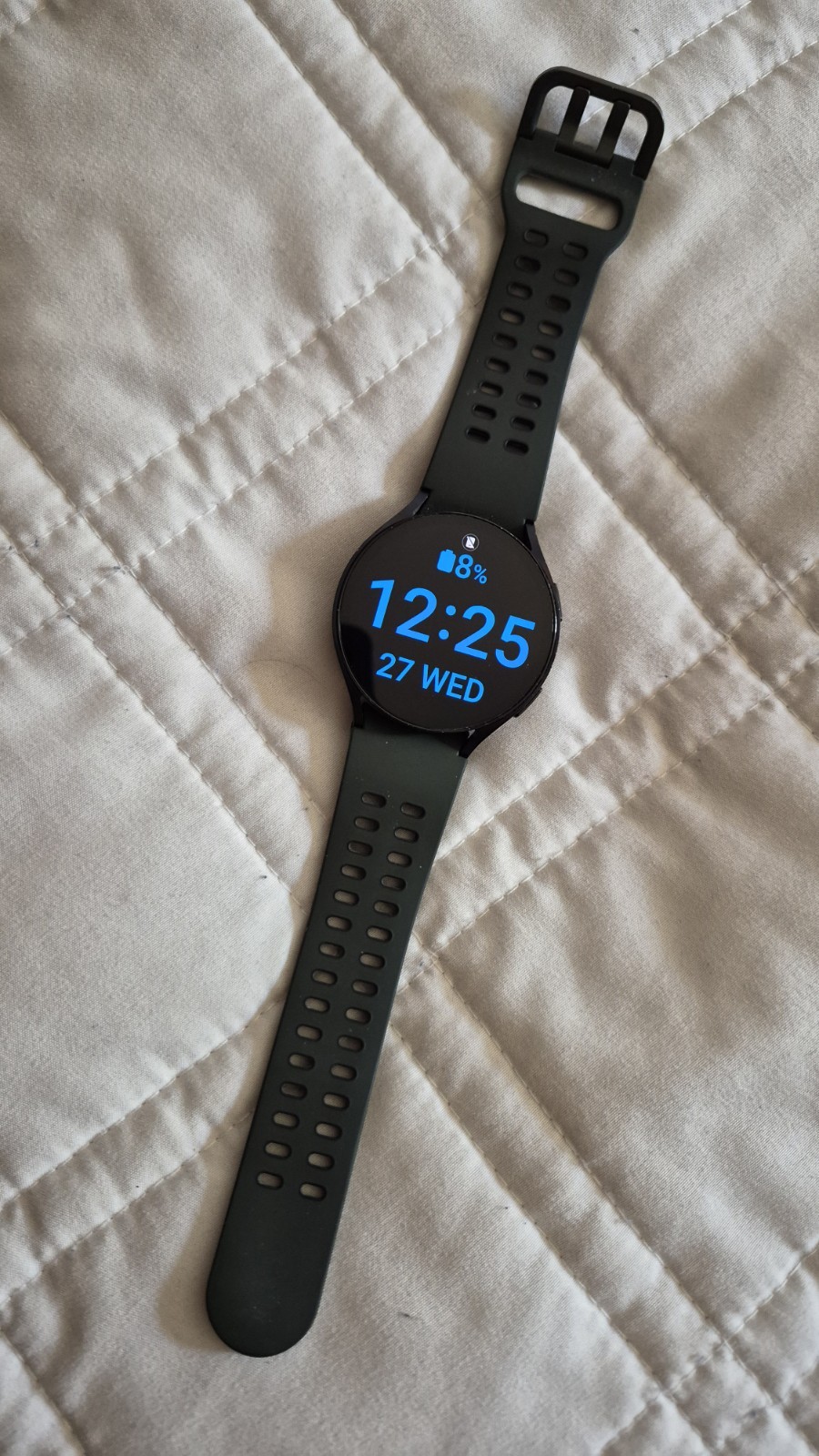 samsung galaxy watch 6 44mm with Sport band, clear protective case, 2 chargers