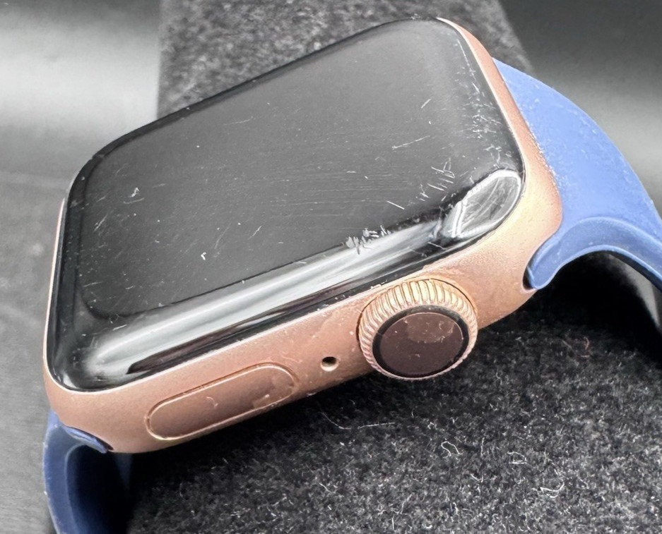 Apple Watch Series 4 40mm GPS Rose Gold Case Navy Sport Band UNLOCKED
