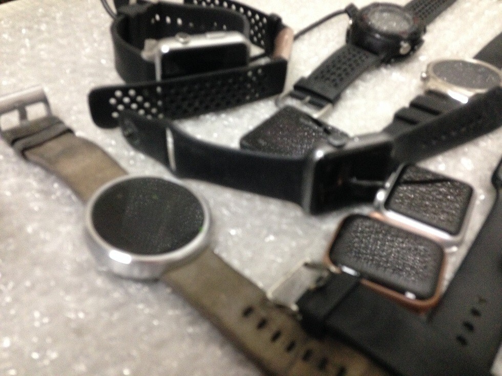 Lot Of 31 Mixed Watches UNTESTED APPLE / fitbit & MORE