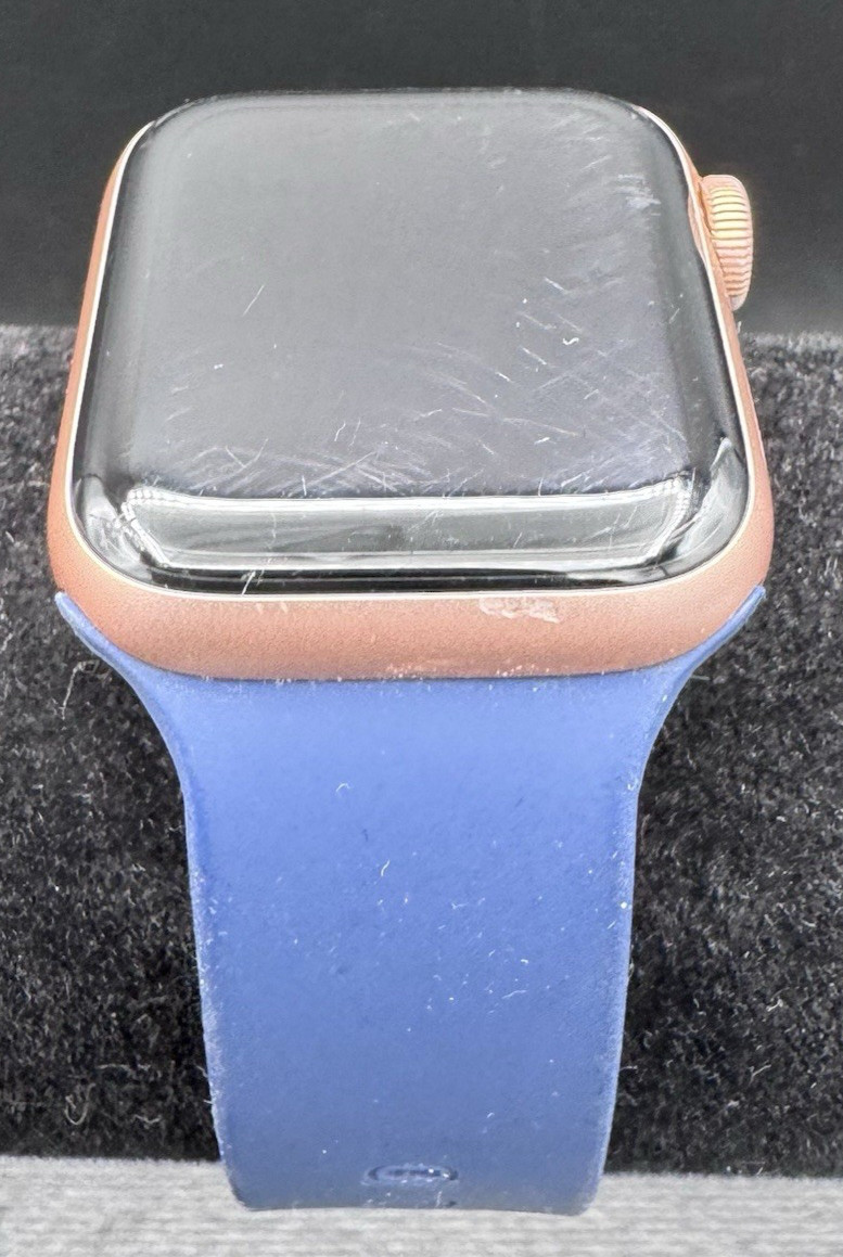 Apple Watch Series 4 40mm GPS Rose Gold Case Navy Sport Band UNLOCKED