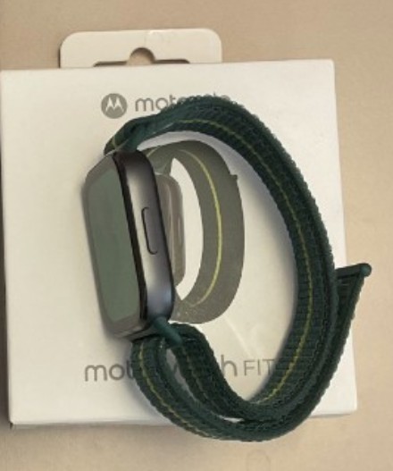 Motorola Moto Watch Fit 44mm Metal Black Case Green Fabric Band Fitness
