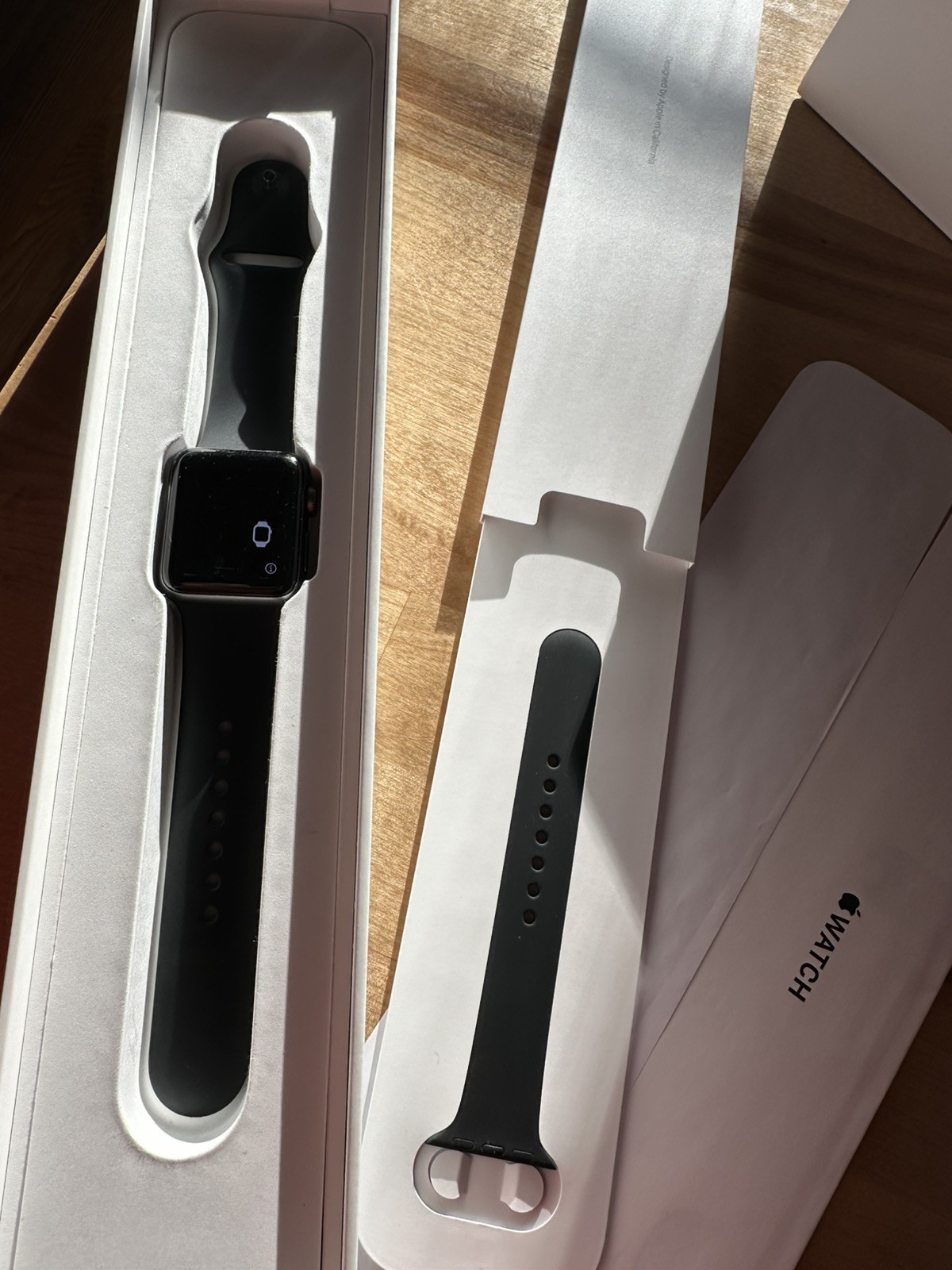 Apple iWatch 3 38 mm Black Aluminum Case Black Sport Band GPS + Cellular EUC
