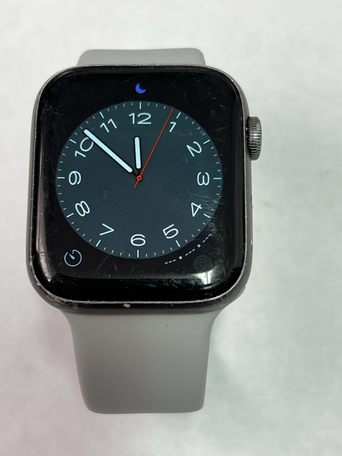Apple Watch Series 5 44mm black Aluminum Case Sport Band GPS- scratches