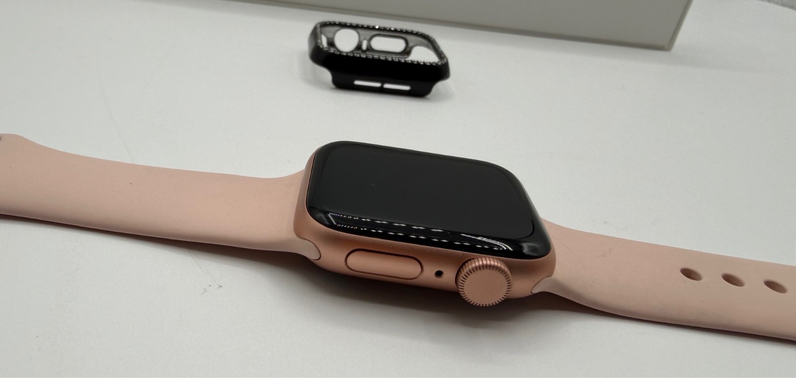 Apple Watch SE 40mm Gold Aluminum Case with Pink Sand Sport Band – Regular (GPS)
