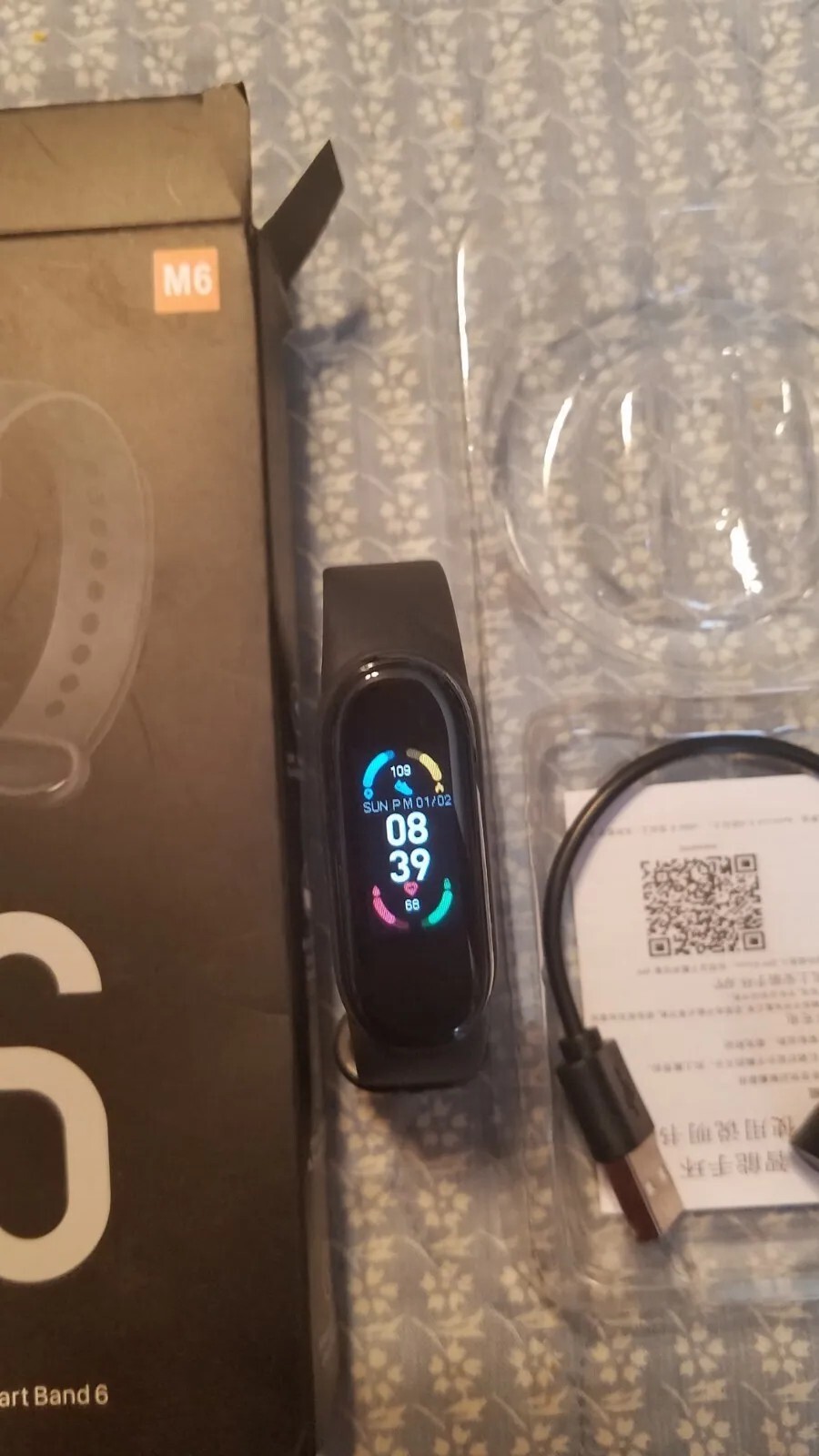 Smart Band 6 is 0.96″ crisp & clear full amoled display, has blood oxygen monito