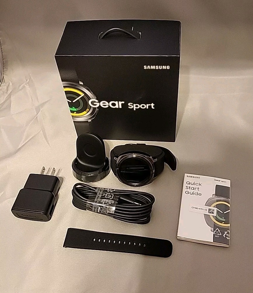 Samsung Gear Sport SM-R600 44.6mm Black Case Silicone Band Classic Buckle