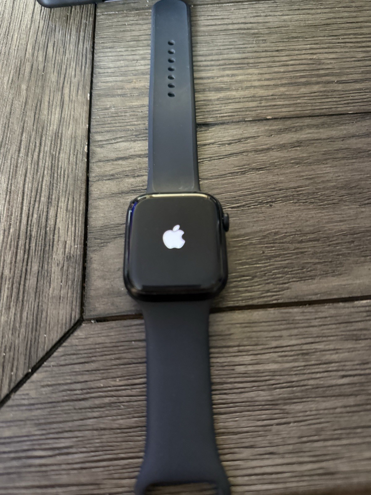 Apple Watch Series 8 45mm (32GB, Midnight, Unlocked) Band Doesn’t Lock In Place