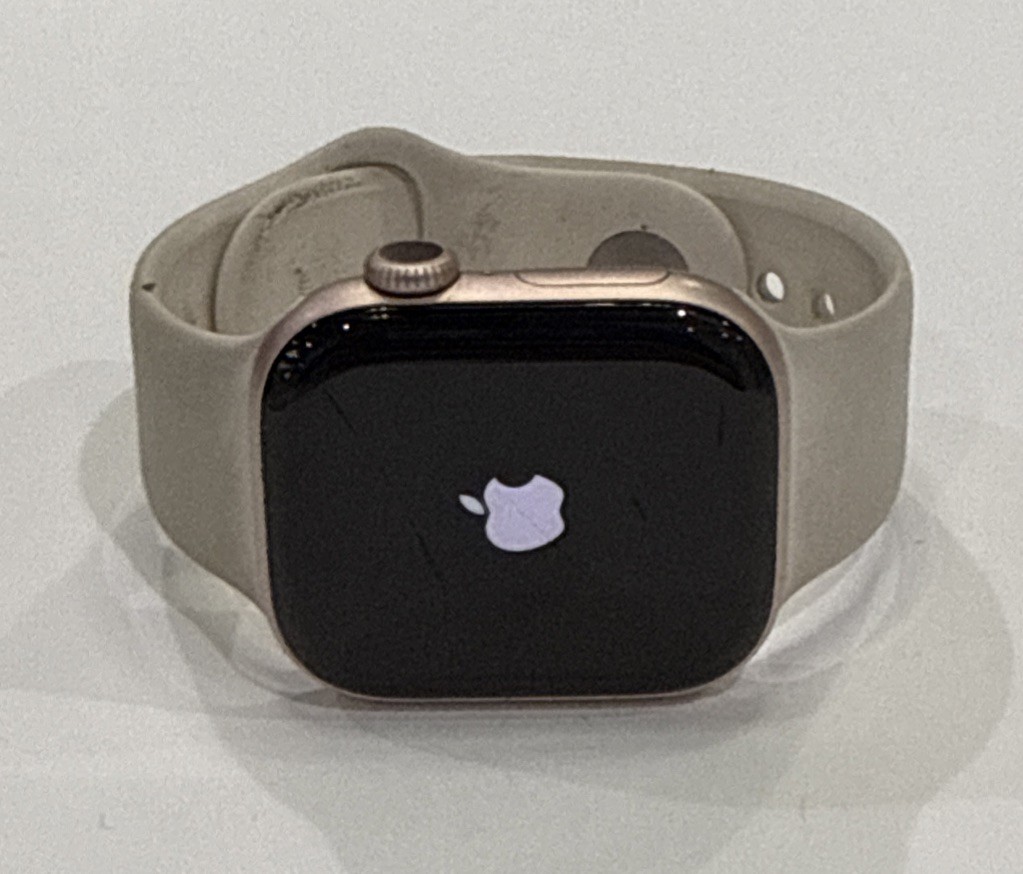 Apple Watch Series 11 42mm GPS Rose Gold Starlight Sport S/M MEU04LW/A 2025