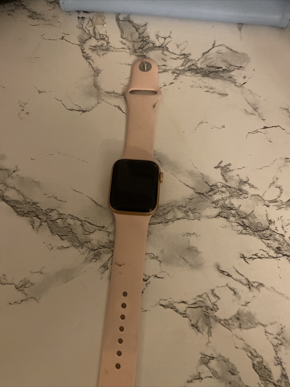 Apple Watch SE 40mm Gold Aluminum Case with Pink Sand Sport Band – Regular (GPS