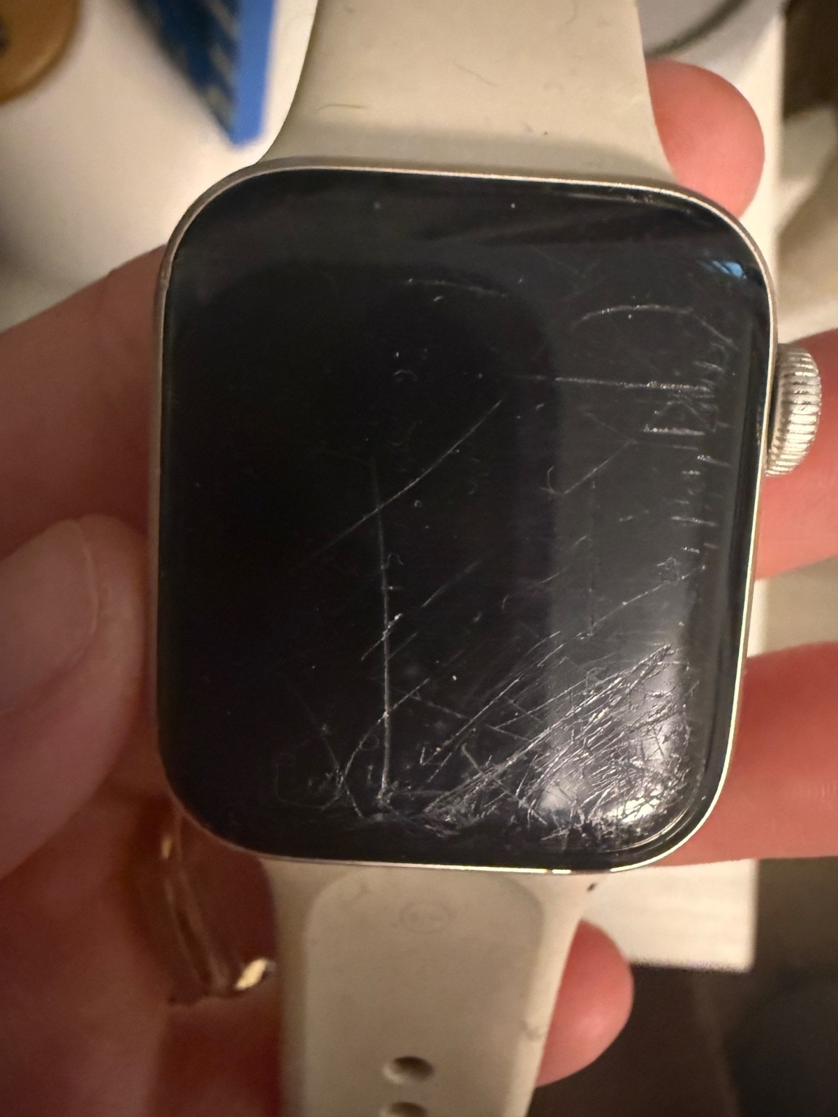 Apple Watch SE (2022) 40mm Starlight Aluminum Case with Sport Band, S/M (GPS)…