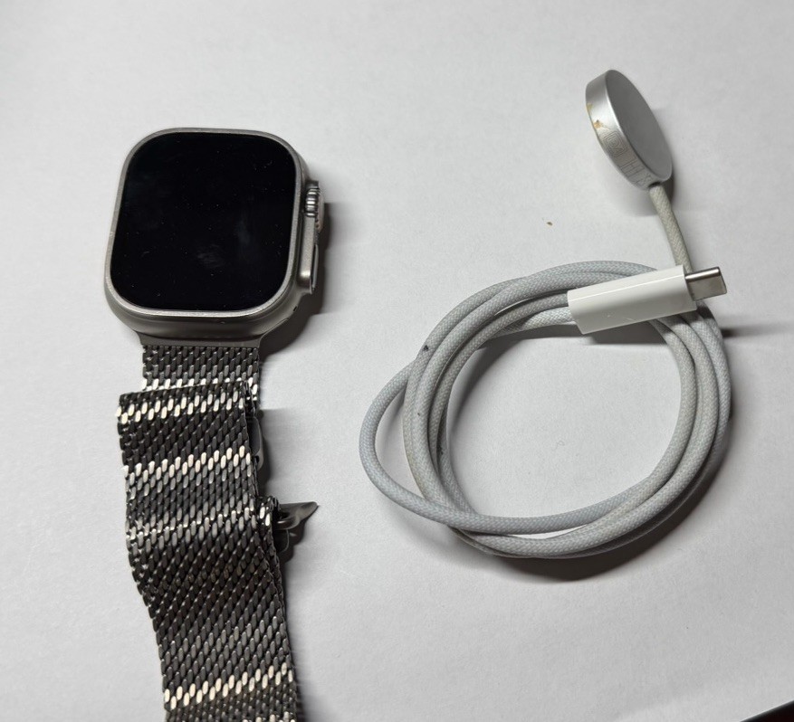 Apple Watch Ultra GPS+cellular 49mm Titanium Case With Original Apple Mesh Band