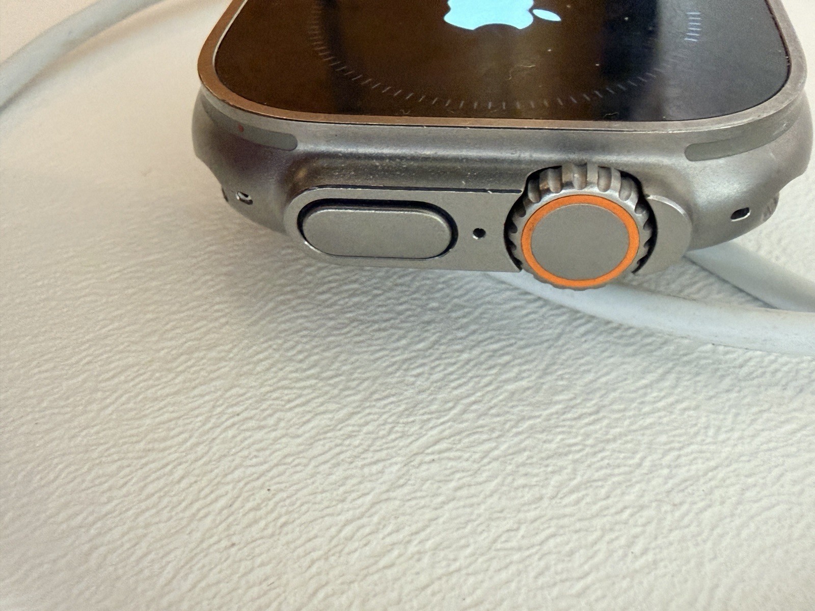 Apple Watch Ultra 1st Gen 49mm (Natural Titanium, Unlocked) – 85% battery health