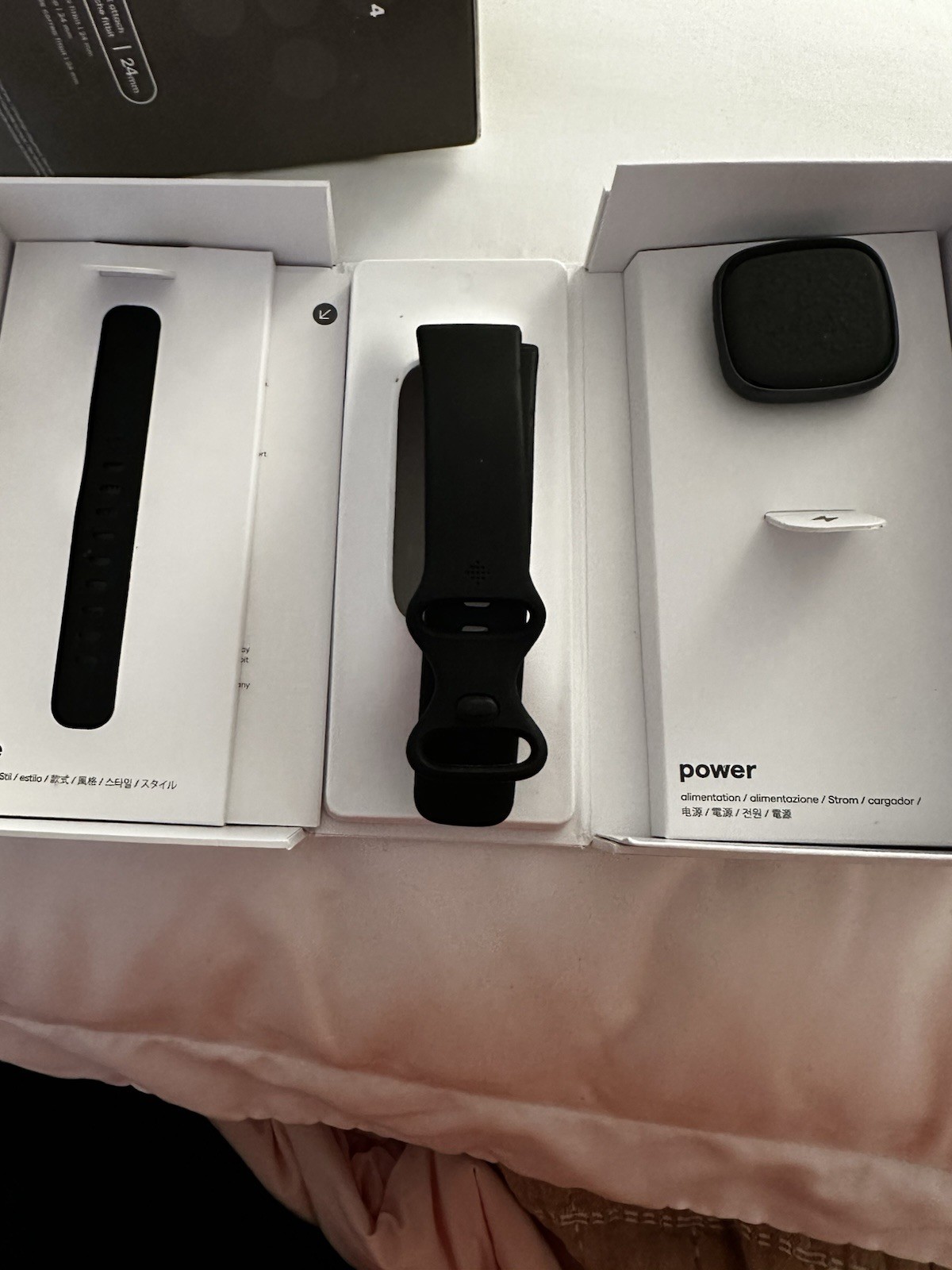 Fitbit Versa 4 Fitness Smartwatch Graphite Aluminum Black Silicone Band Bluetoo…