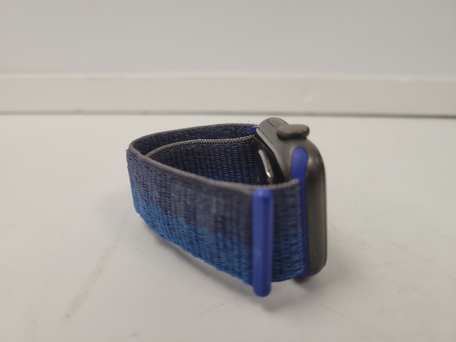(78978-1) Apple A2293 Series 6 Watch