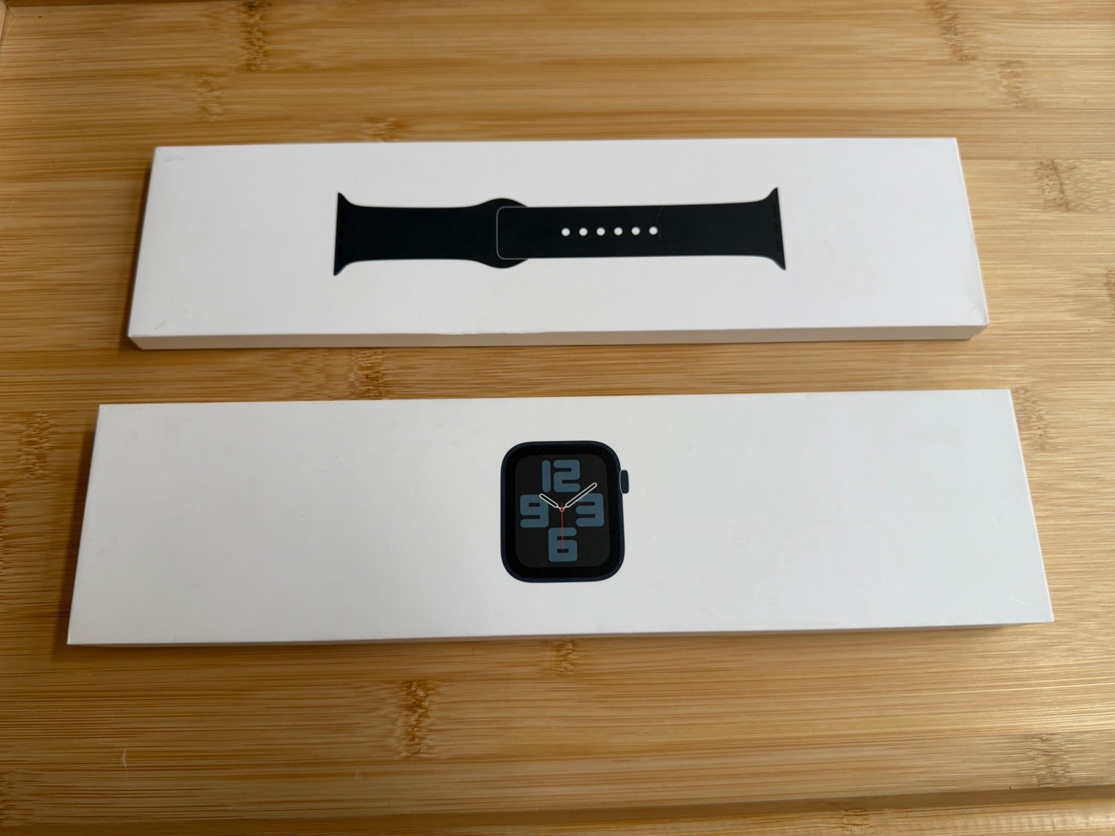 Apple Watch SE – 2nd Gen (GPS + Cellular) 40 mm – Midnight Aluminum