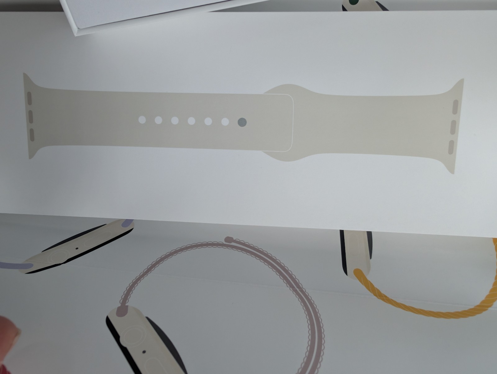 Apple Watch SE 3 40mm GPS Starlight Aluminum Case w Sport Band S/M MEH34LW/A