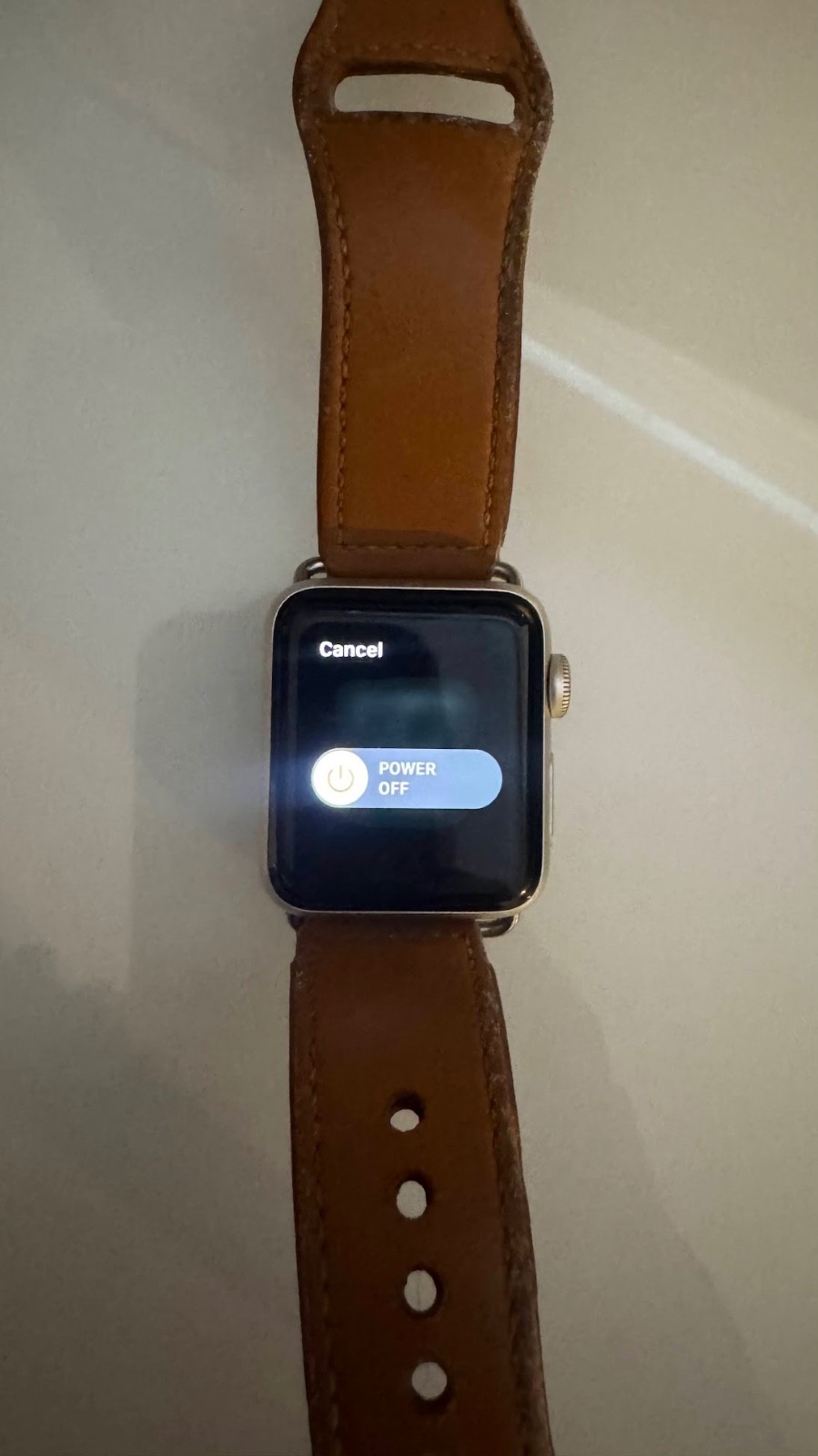 Apple Watch (Series 3) 38 mm – Aluminium Silver with brown strap – Works perfect