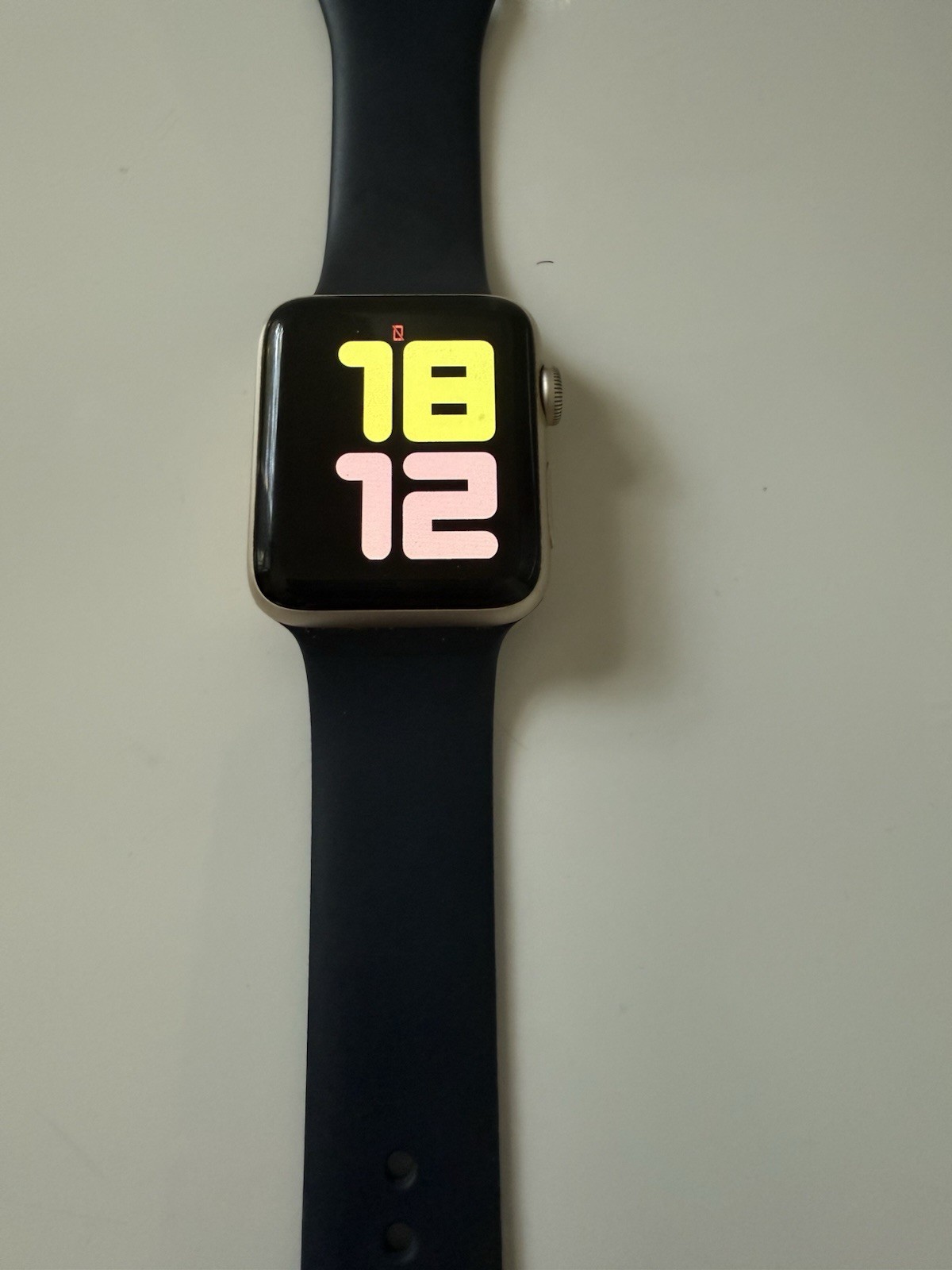 Apple Watch Series 2 42mm Gold Aluminum Case Navy Band