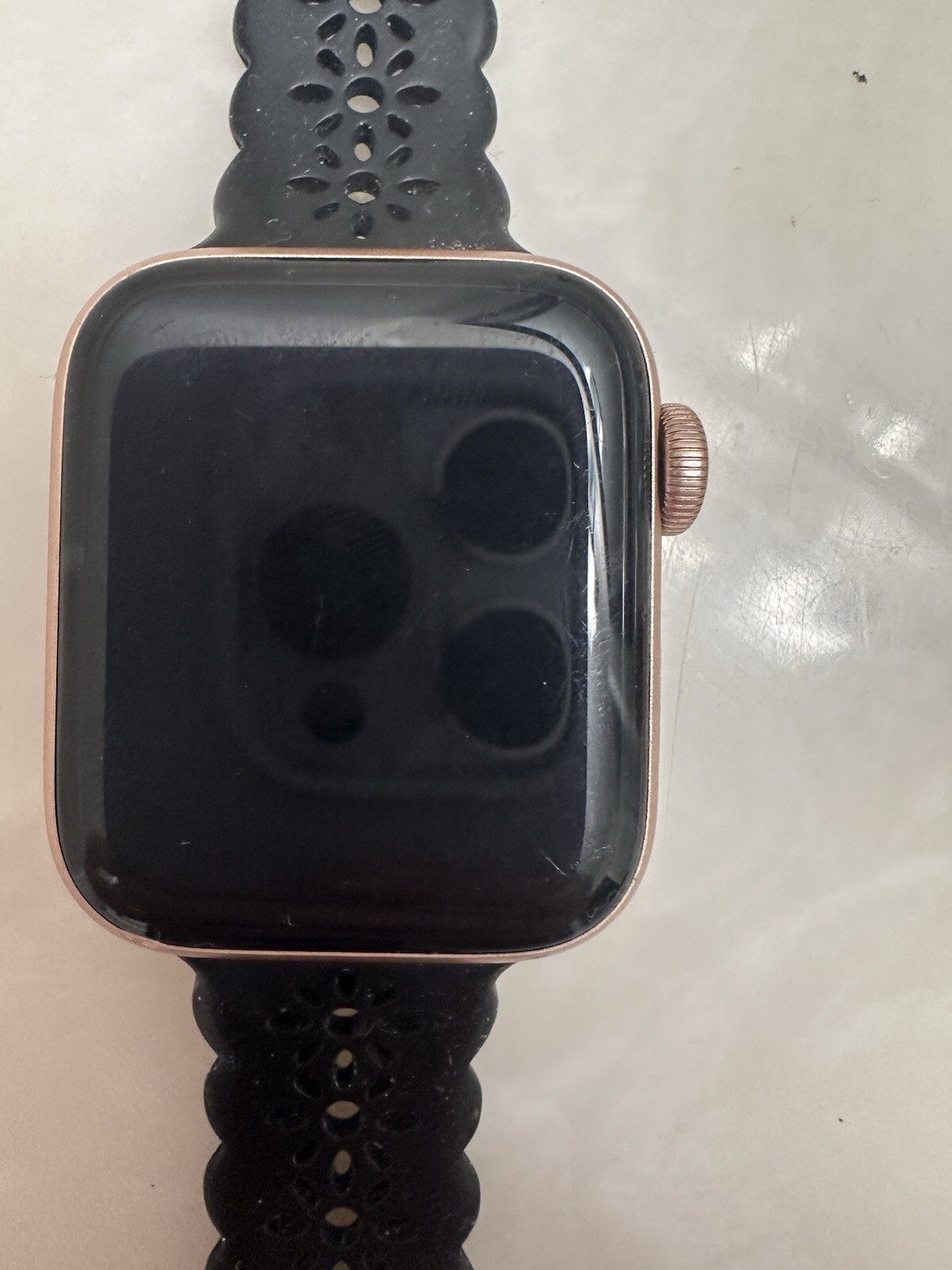 Apple Watch SE 40mm Gold Aluminum Case with Pink Sand Sport Band – Regular (GPS